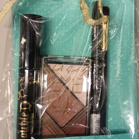 L.A. Girl Best of Eyes Eye Lux gift mascara eyeliner pencil, eyeshadow - Picture 2 of 3
